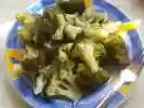 Brokkolis-sonkás köles szelet