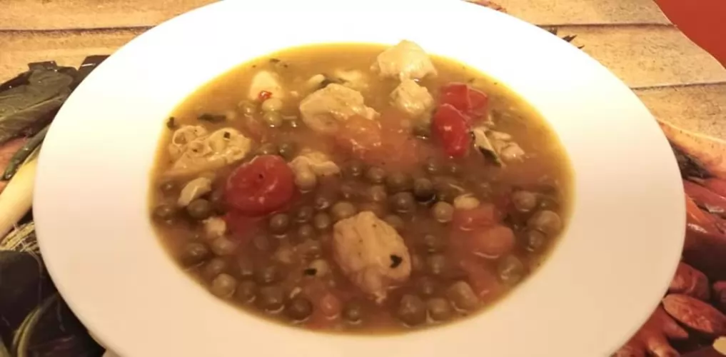 Regenoros zöldborsófőzelék csirkemellel