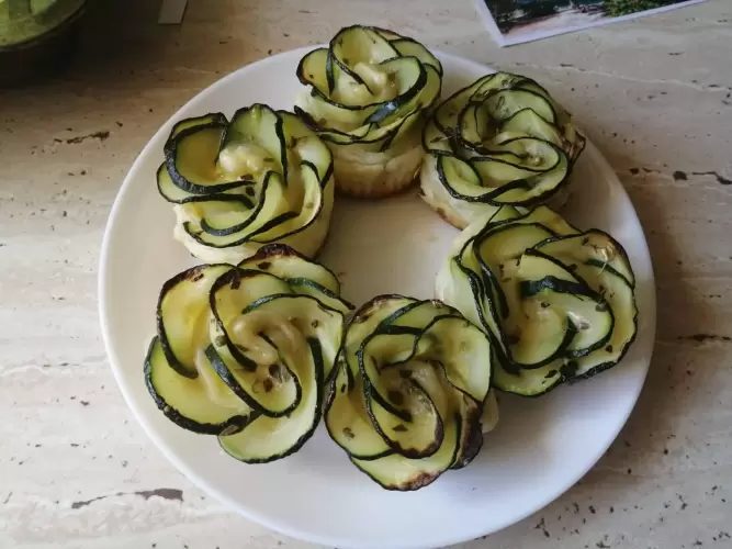 Cukkinirózsák leveles tésztával -slim 40 recept