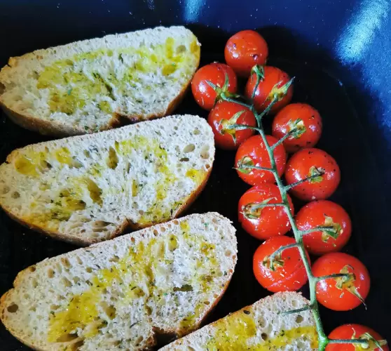 Grillezett paradicsomos bruschetta
