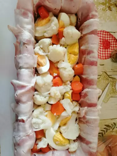 Baconbe tekert karfiolos finomság