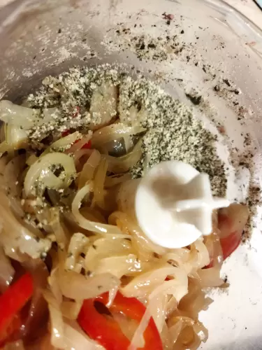 Tökmagos sülthagymás kence