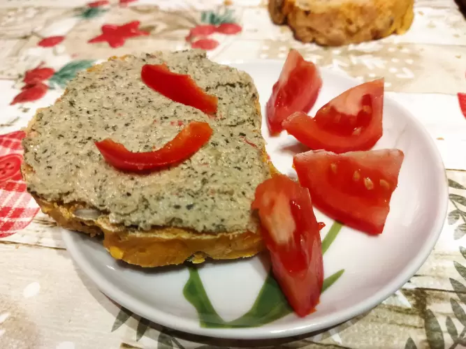 Tökmagos sülthagymás kence