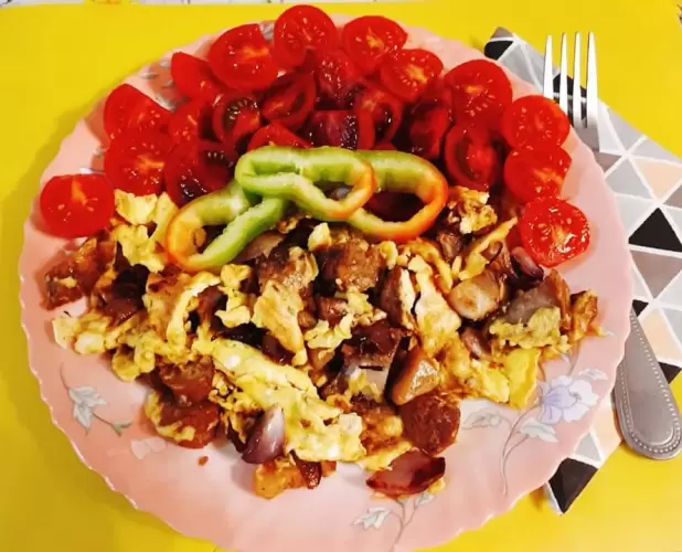 Tepertős, lilahagymás rántotta, Regenor kúrához! 🍳