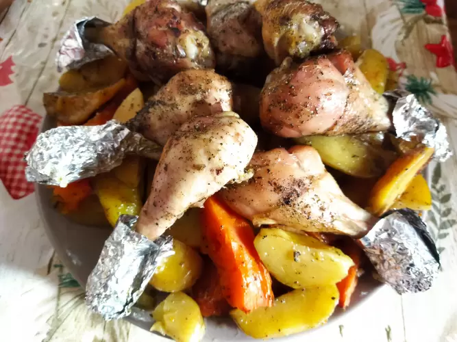 Sütőben sült krumpli és édesburgonya  fűszeres csirkecombbal -Slimes ebéd