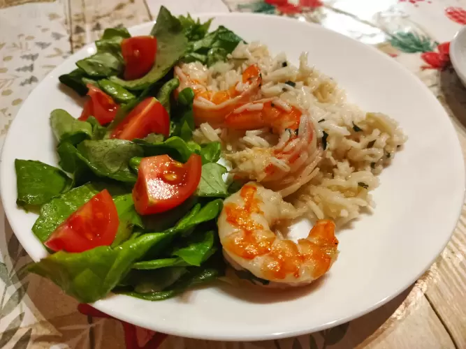 Basmati rizses garnéla salátával