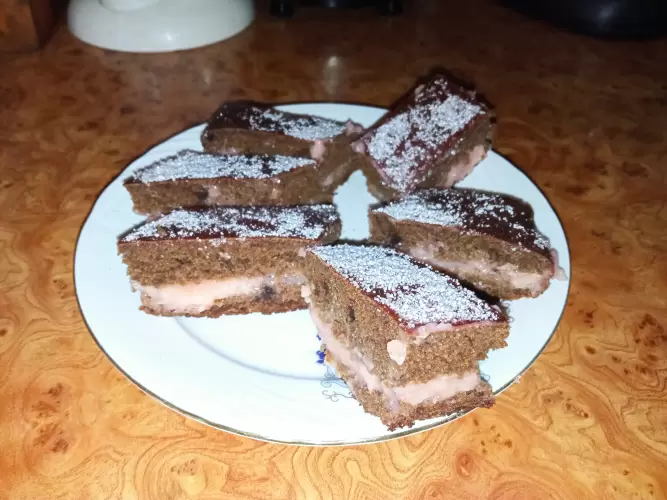 Céklás brownie puncsos krémmel