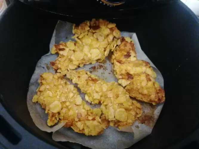 Crispy din piept de pui și piure de țelină cu spanac și pătrunjel /cură de slăbire