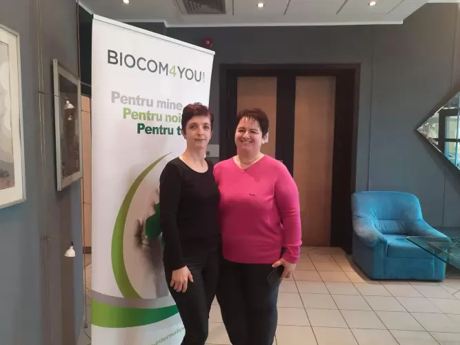 A te munkahelyeden is ennyien mosolyognak??!