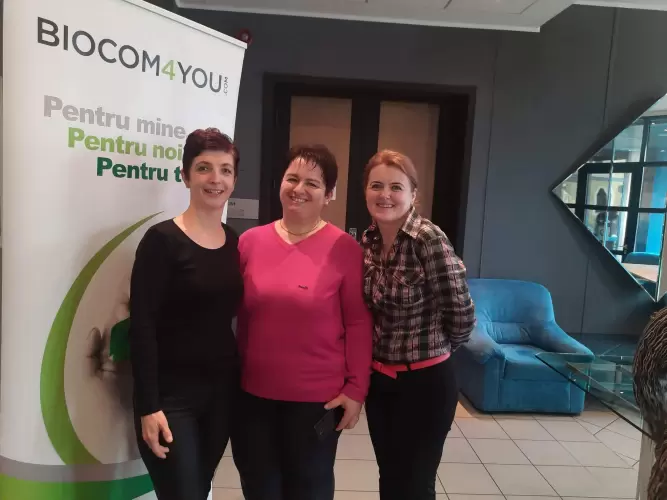 A te munkahelyeden is ennyien mosolyognak??!