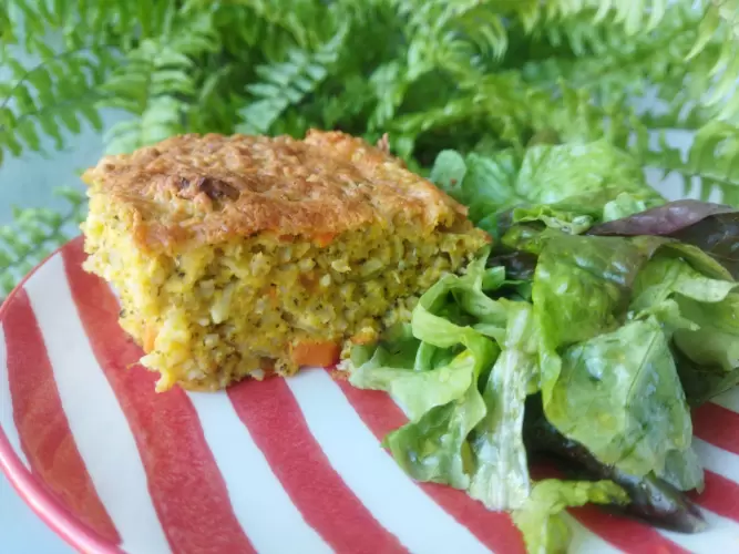 Brokkolis-sonkás köles szelet