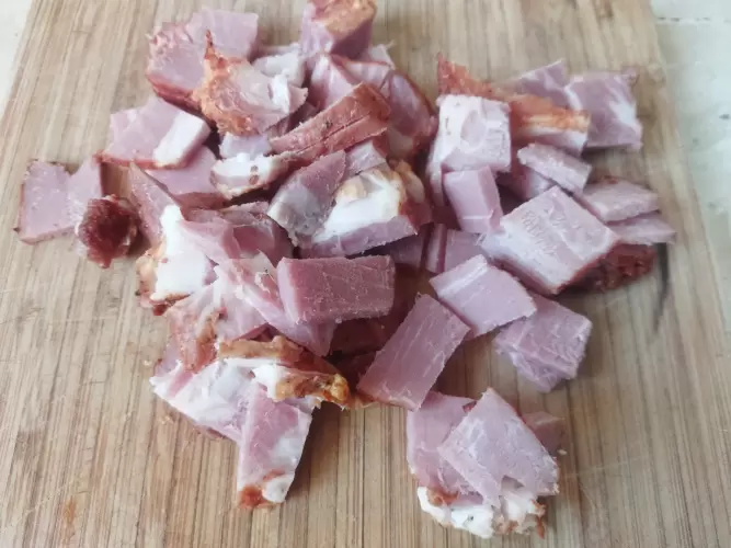 Brokkolis-sonkás köles szelet