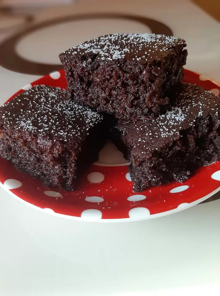 Céklás-Csokis/karobporos/ Brownie