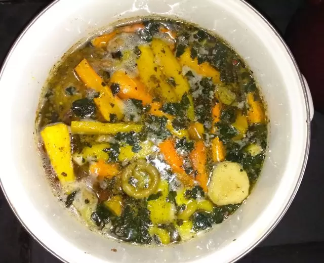 Húsleves, a család kedvence ! Gyógylevesnek minősül a hideg téli napokon!