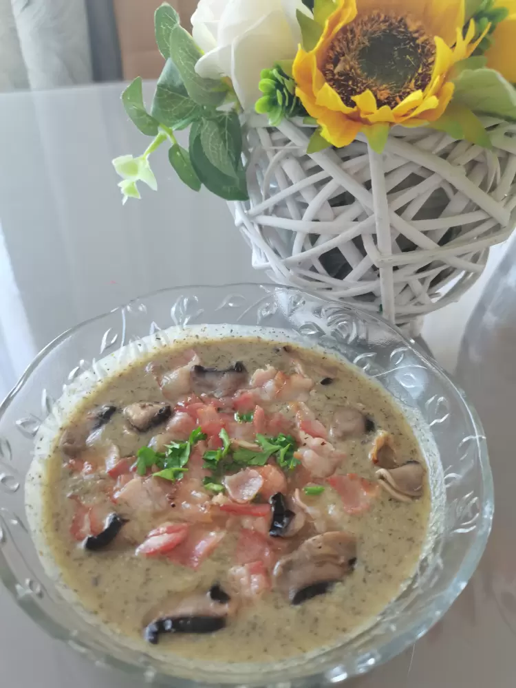 Regenoros gombakrémleves