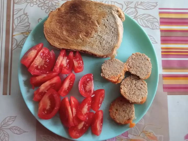 Egy kis maradék fedezi a zsirbevitelt,avagy házi párizsi reggelire