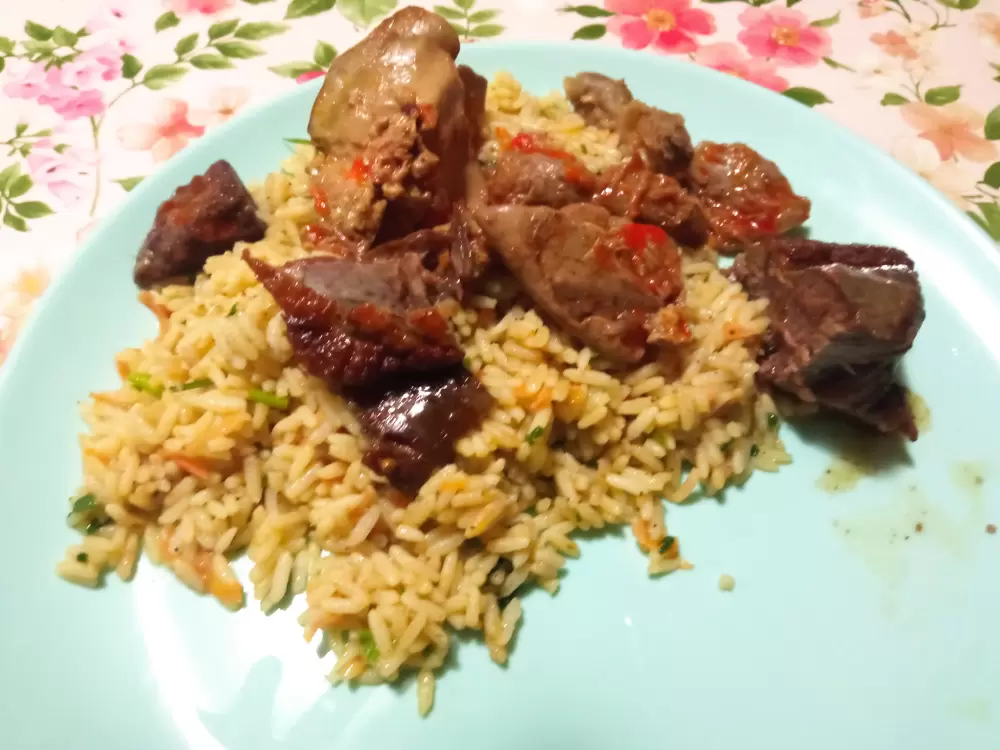 Zöldséges rizs csirkeaprólékkal és pici  bazsalikomos libamellel